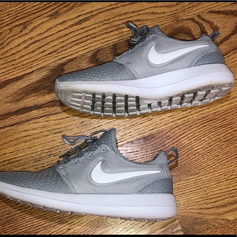 NIKE Roshe Grey Sneakers